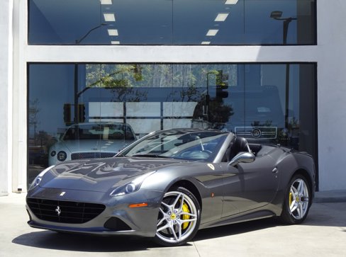 Used 2015 Ferrari California T image 3