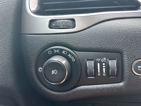 Used 2019 Jeep Cherokee Limited image 22