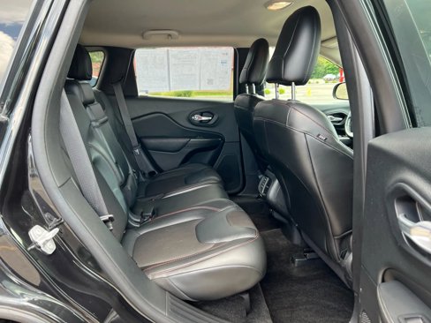 Used 2015 Jeep Cherokee Trailhawk w/ Comfort/Convenience Group image 18
