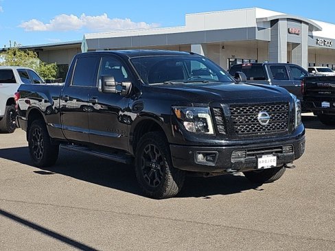 Used 2018 Nissan Titan SV w/ SV Convenience Package image 2