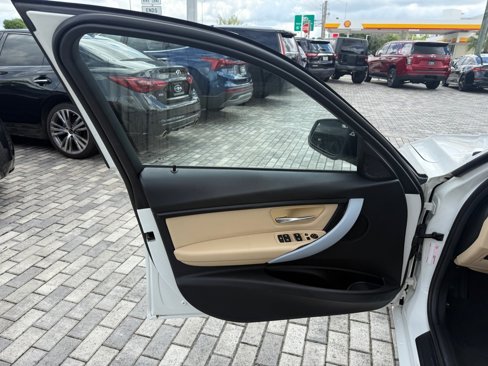 Used 2018 BMW 320i Sedan image 28