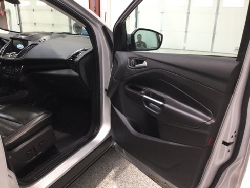 Used 2017 Ford Escape Titanium image 19