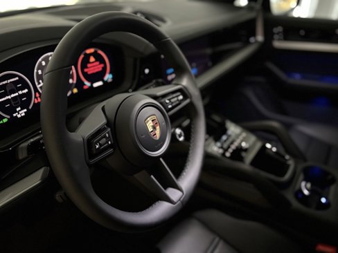 New 2026 Porsche Cayenne Coupe image 4
