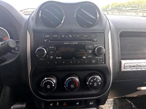 Used 2016 Jeep Compass Latitude image 31