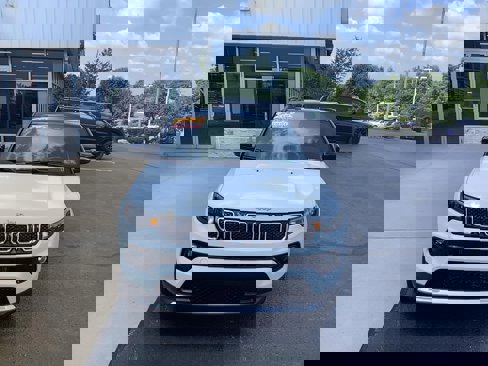 Certified 2024 Jeep Compass Limited w/ Sun and Sound Group image 2