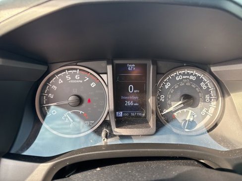 Used 2017 Toyota Tacoma SR image 24