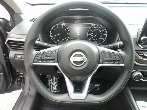 Used 2023 Nissan Altima 2.5 SV image 12