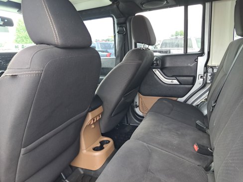 Used 2014 Jeep Wrangler Unlimited Rubicon w/ Max Tow Package image 19