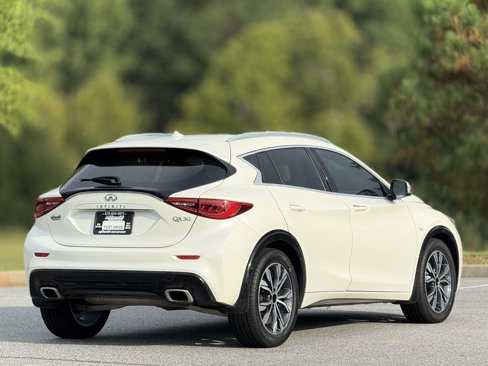 Used 2018 INFINITI QX30 image 10