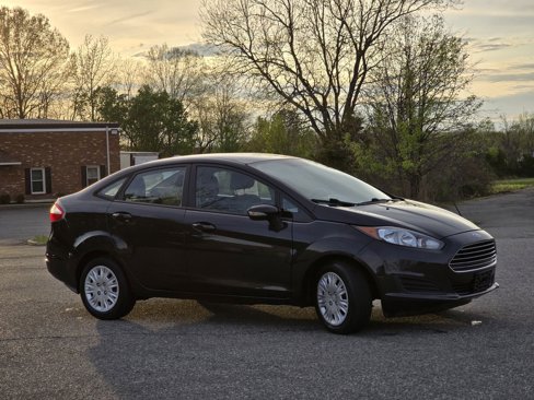 Used 2015 Ford Fiesta SE image 5