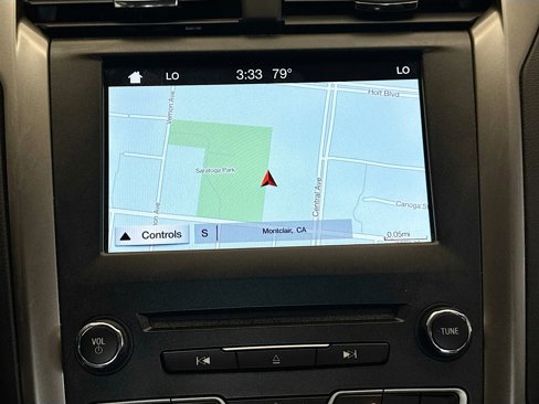 Used 2017 Ford Fusion SE w/ Fusion SE Technology Package image 18