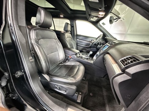 Used 2018 Ford Explorer Limited image 28
