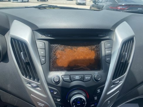 Used 2015 Hyundai Veloster image 17