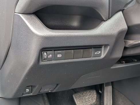Used 2021 Toyota RAV4 XLE image 16