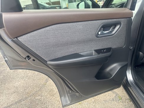 Used 2023 Nissan Rogue SV image 10