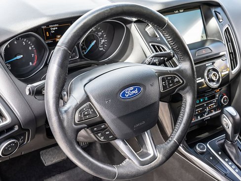 Used 2017 Ford Focus Titanium w/ Titanium Technology Package image 23