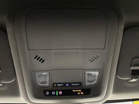 Used 2020 Chevrolet Equinox LS image 9