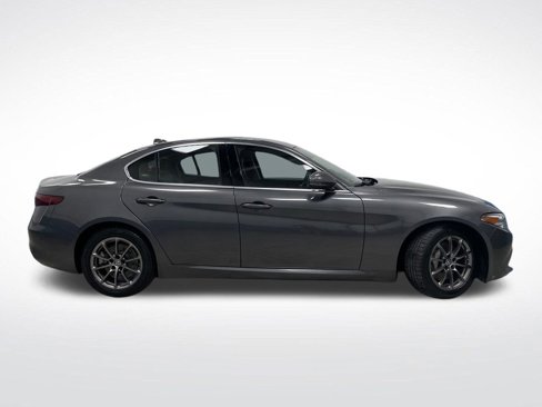 Used 2018 Alfa Romeo Giulia AWD image 2