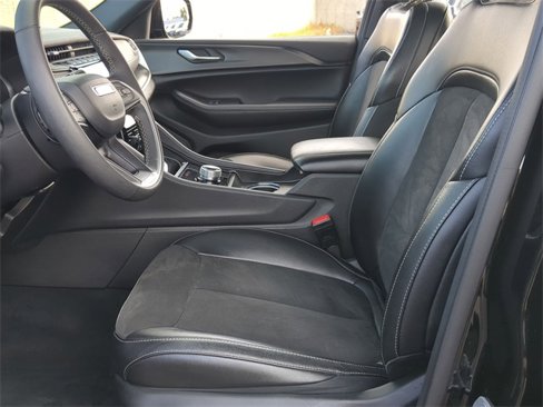 Used 2024 Jeep Grand Cherokee L Laredo image 15
