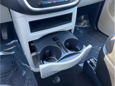 Used 2016 Dodge Grand Caravan American Value Package w/ UConnect Hands-Free Group image 9