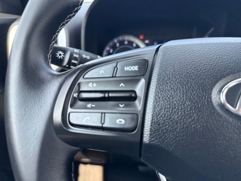 Certified 2022 Hyundai Venue Limited image 15