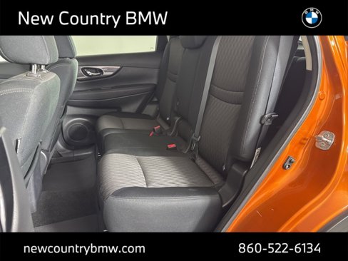 Used 2017 Nissan Rogue SV w/ SV Family Package image 18