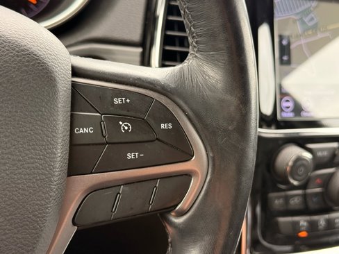 Used 2020 Jeep Grand Cherokee Limited image 16