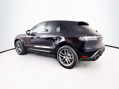 Certified 2022 Porsche Macan S image 3