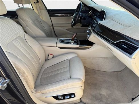 Used 2016 BMW 750i xDrive image 11