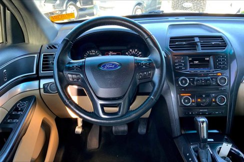 Certified 2016 Ford Explorer XLT image 5