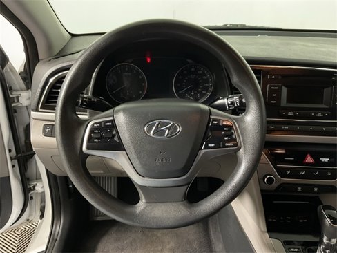 Used 2017 Hyundai Elantra SE image 21