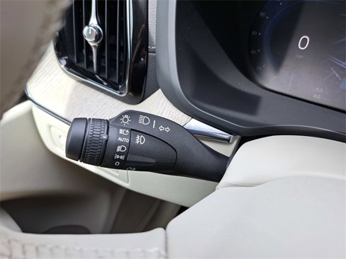 Used 2022 Volvo XC60 B5 Inscription w/ Climate Package image 20