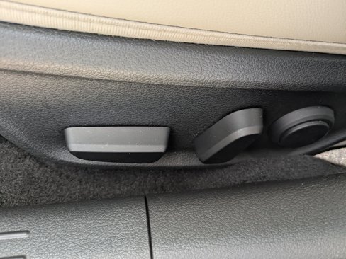 Certified 2025 Genesis G70 2.5T image 18