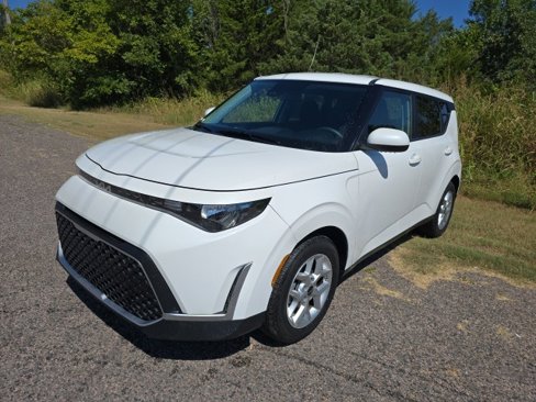 Used 2025 Kia Soul LX w/ LX Technology Package image 1