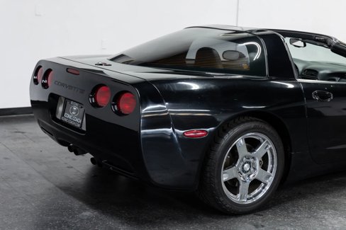 Used 1999 Chevrolet Corvette Coupe w/ Roof Pkg image 11