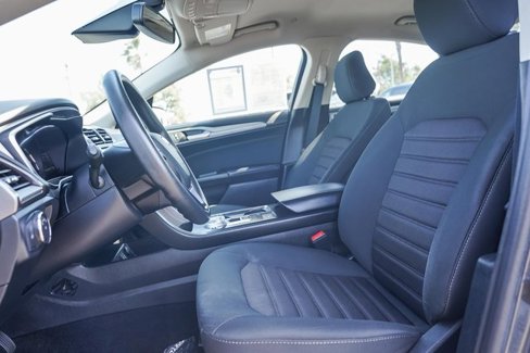 Used 2020 Ford Fusion SE image 18
