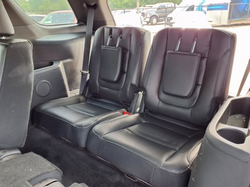 Used 2017 Ford Explorer XLT w/ Equipment Group 202A image 8