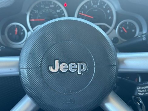 Used 2010 Jeep Wrangler Unlimited Sahara image 29