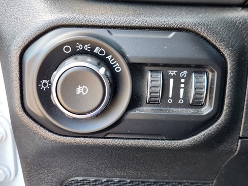 Used 2020 Jeep Wrangler Unlimited Sahara image 26