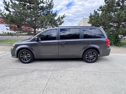 Used 2018 Dodge Grand Caravan SE image 3