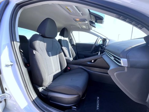 Certified 2025 Hyundai Elantra SE image 15