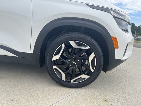 Used 2024 Kia Seltos SX w/ SX Sunroof Package image 13