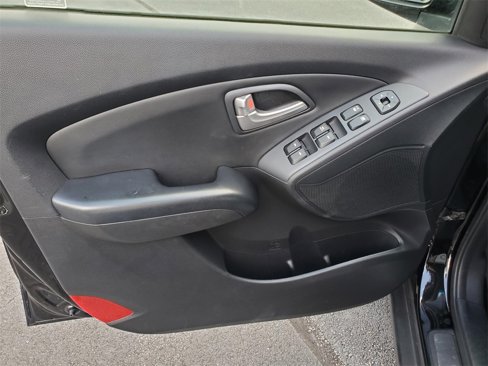 Used 2012 Hyundai Tucson Limited image 14