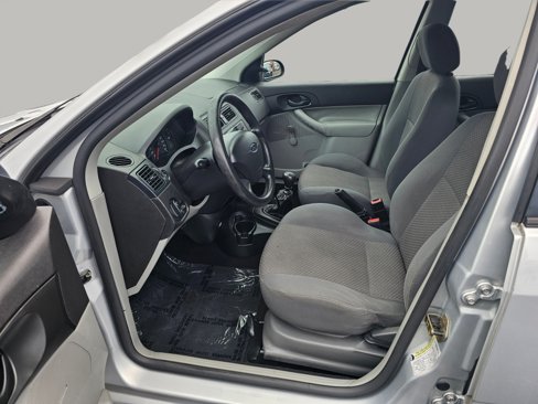 Used 2005 Ford Focus ZX5 Hatchback image 18