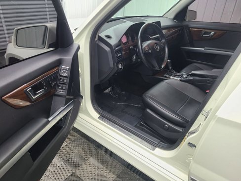 Used 2011 Mercedes-Benz GLK 350 4MATIC image 21