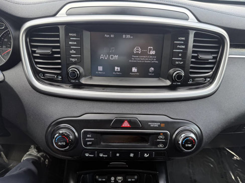Used 2019 Kia Sorento FWD V6 image 13
