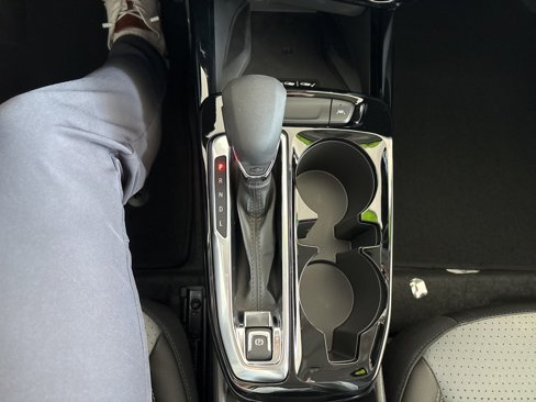 New 2025 Chevrolet Trax LT w/ Sunroof Package image 18