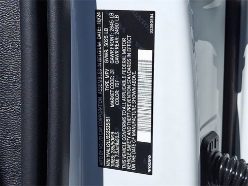 New 2025 Volvo XC40 B5 Core w/ Protection Package Premier image 20