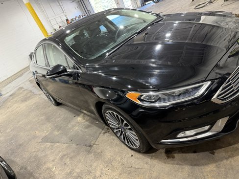 Used 2017 Ford Fusion SE w/ Fusion SE Technology Package image 2