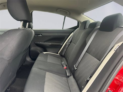 Used 2022 Nissan Versa SV image 39